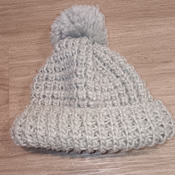 Chic Light Gray Knit Beanie with Pom Pom - Picture 4 of 4